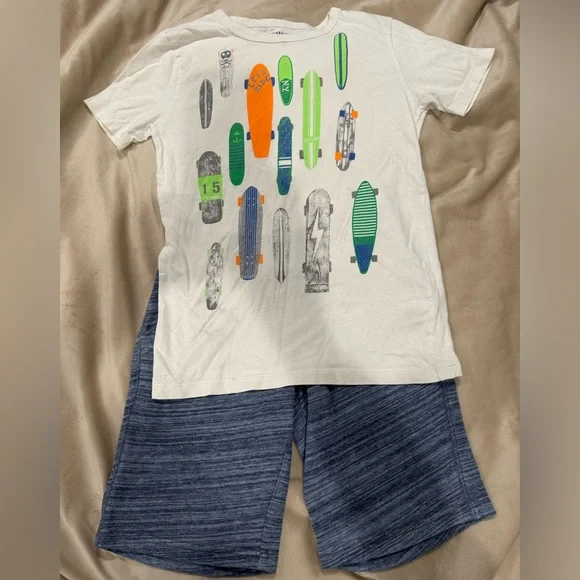 Boys comfortable and stylish outfit - Picture 1 of 5